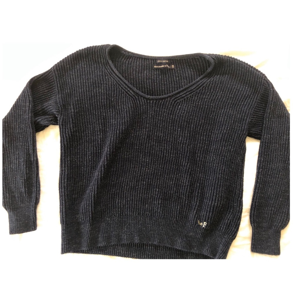 A&F || DARK BLUE SWEATER ||